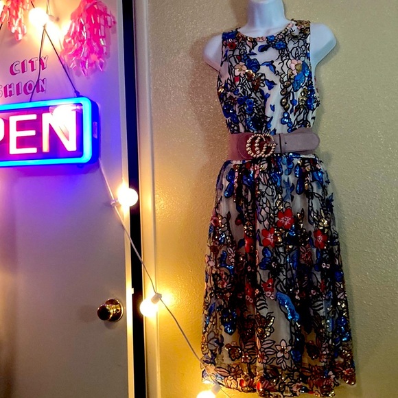 Alexia Admor sz M sequence dress 🕊️ (belt not included) - Picture 3 of 8